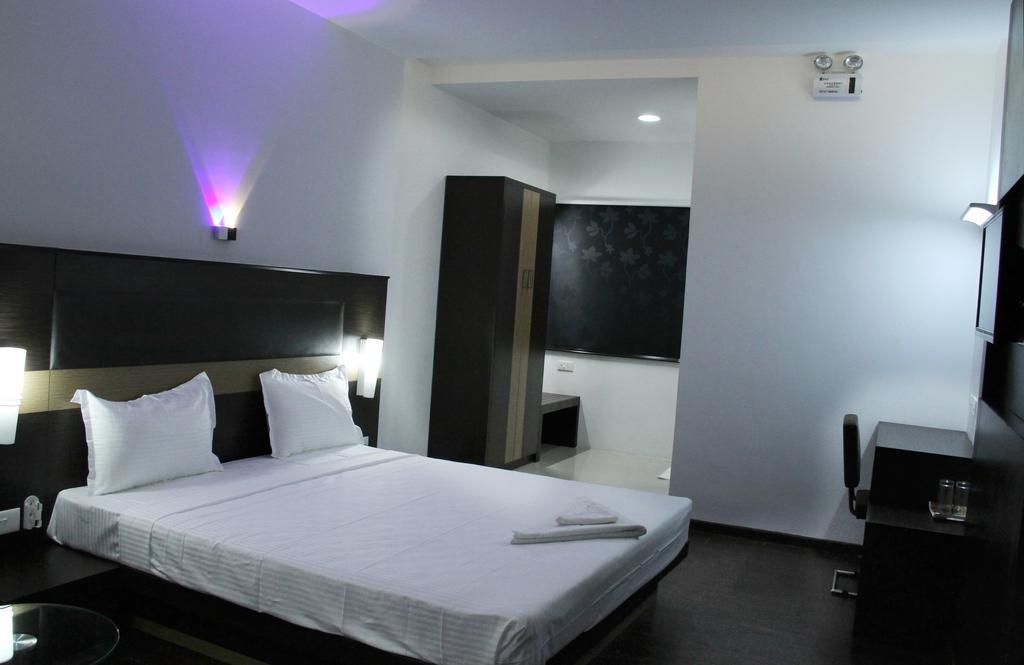 Hotel The Home Тирупур Екстериор снимка