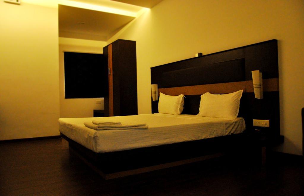 Hotel The Home Тирупур Екстериор снимка