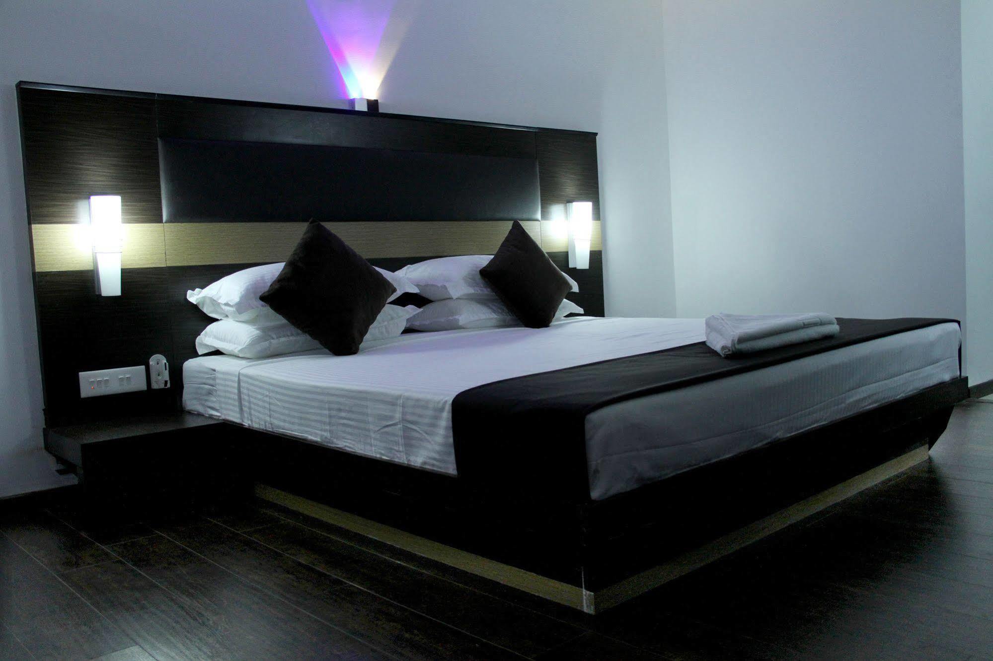 Hotel The Home Тирупур Екстериор снимка