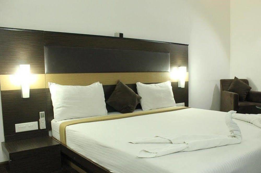 Hotel The Home Тирупур Екстериор снимка