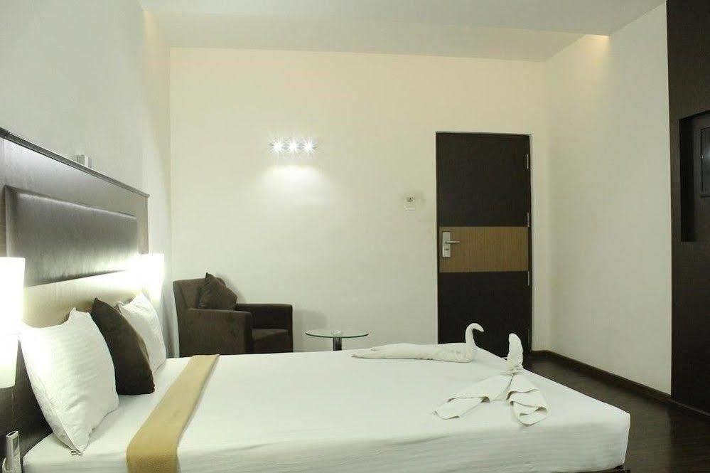 Hotel The Home Тирупур Екстериор снимка